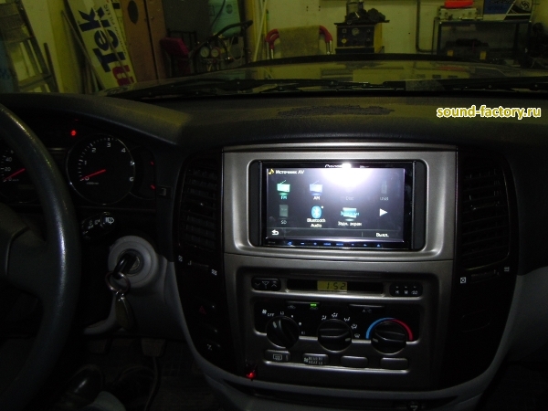 Уставновка: Автомагнитола в Toyota Land Cruiser 100 Установка: Автомагнитола в Toyota Land Cruiser 100